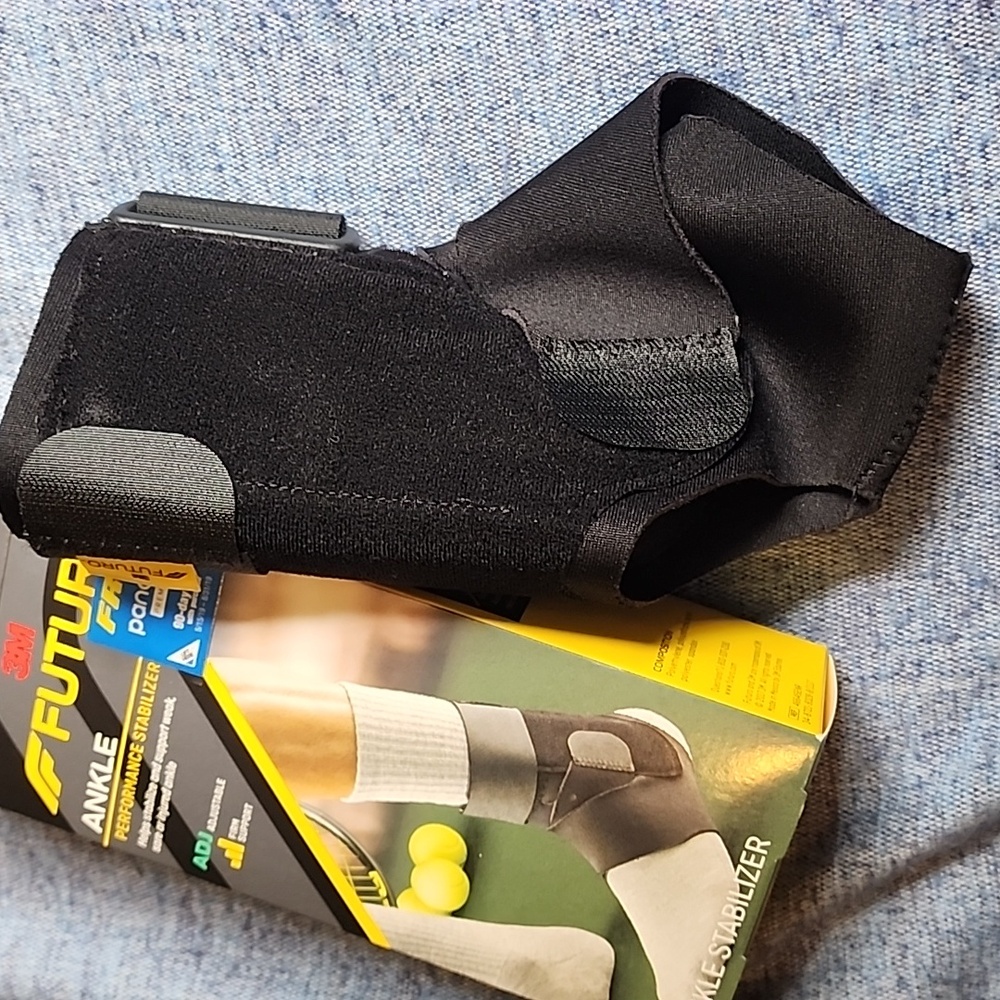 NWT Futuro Ankle Stabilizer Adjustable Size in Black